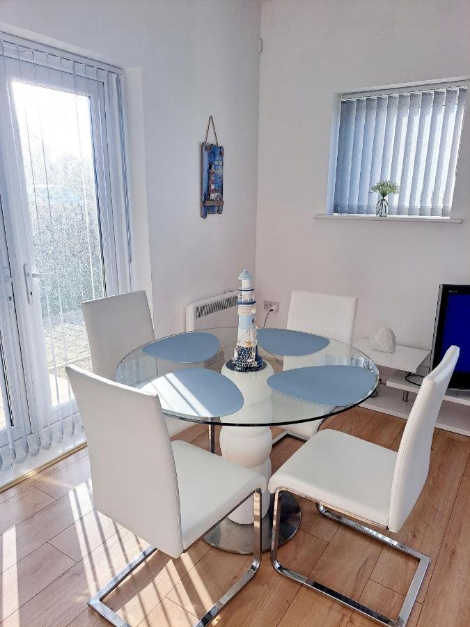Coastal Apartment With Beach On Your Doorstep! Llanelli Eksteriør billede